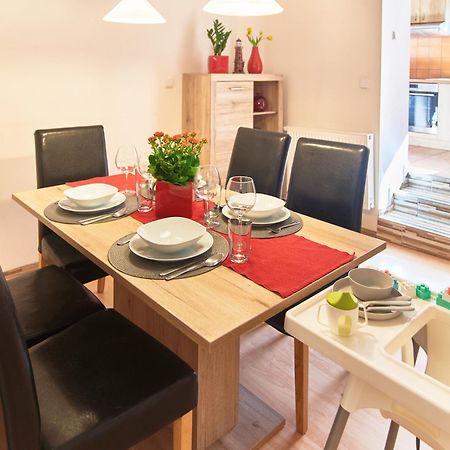 Cozy Apartments With Terrace Near Prague Castle Exterior photo