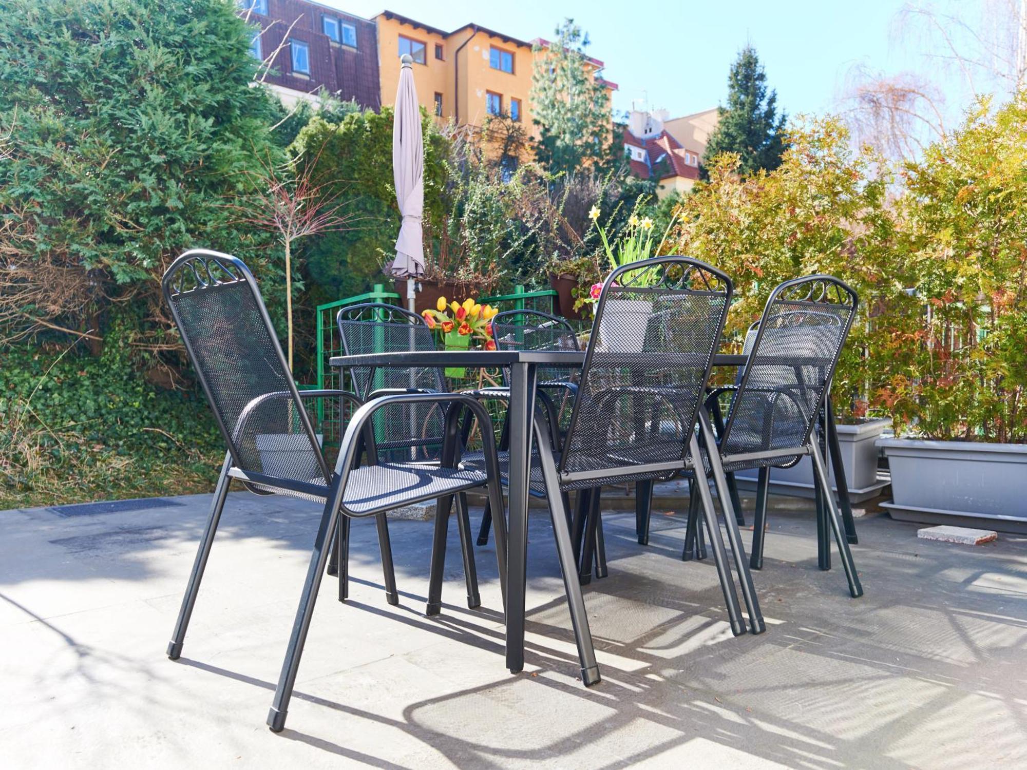 Cozy Apartments With Terrace Near Prague Castle Exterior photo